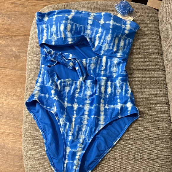 Aerie Vibrant Blue and White Patterned One-Piece Swimsuit with Tag and Liner - Picture 1 of 8